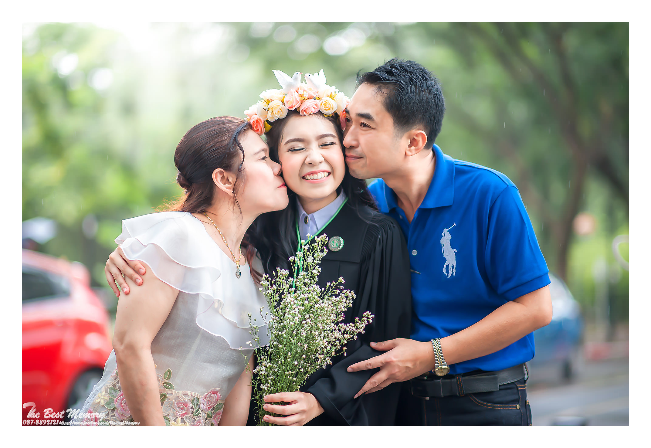 ช่างภาพรับปริญญา ถ่ายรูปรับปริญญา หาช่างภาพ ช่างกล้อง ถ่ายรูปรับปริญญานอกรอบ โดยทีมงานมืออาชีพ