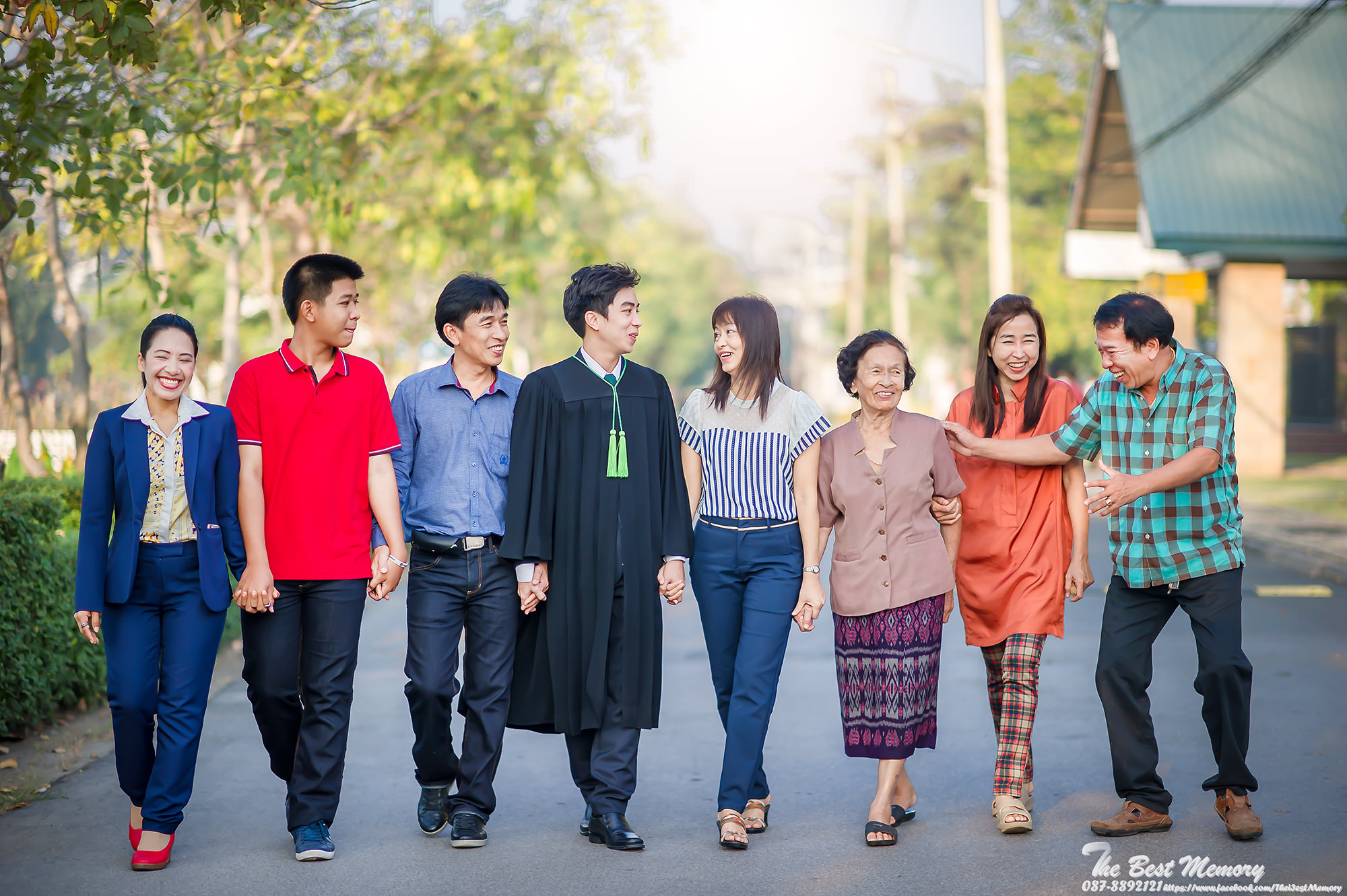 ช่างภาพรับปริญญา ถ่ายรูปรับปริญญา หาช่างภาพ ช่างกล้อง ถ่ายรูปรับปริญญานอกรอบ โดยทีมงานมืออาชีพ