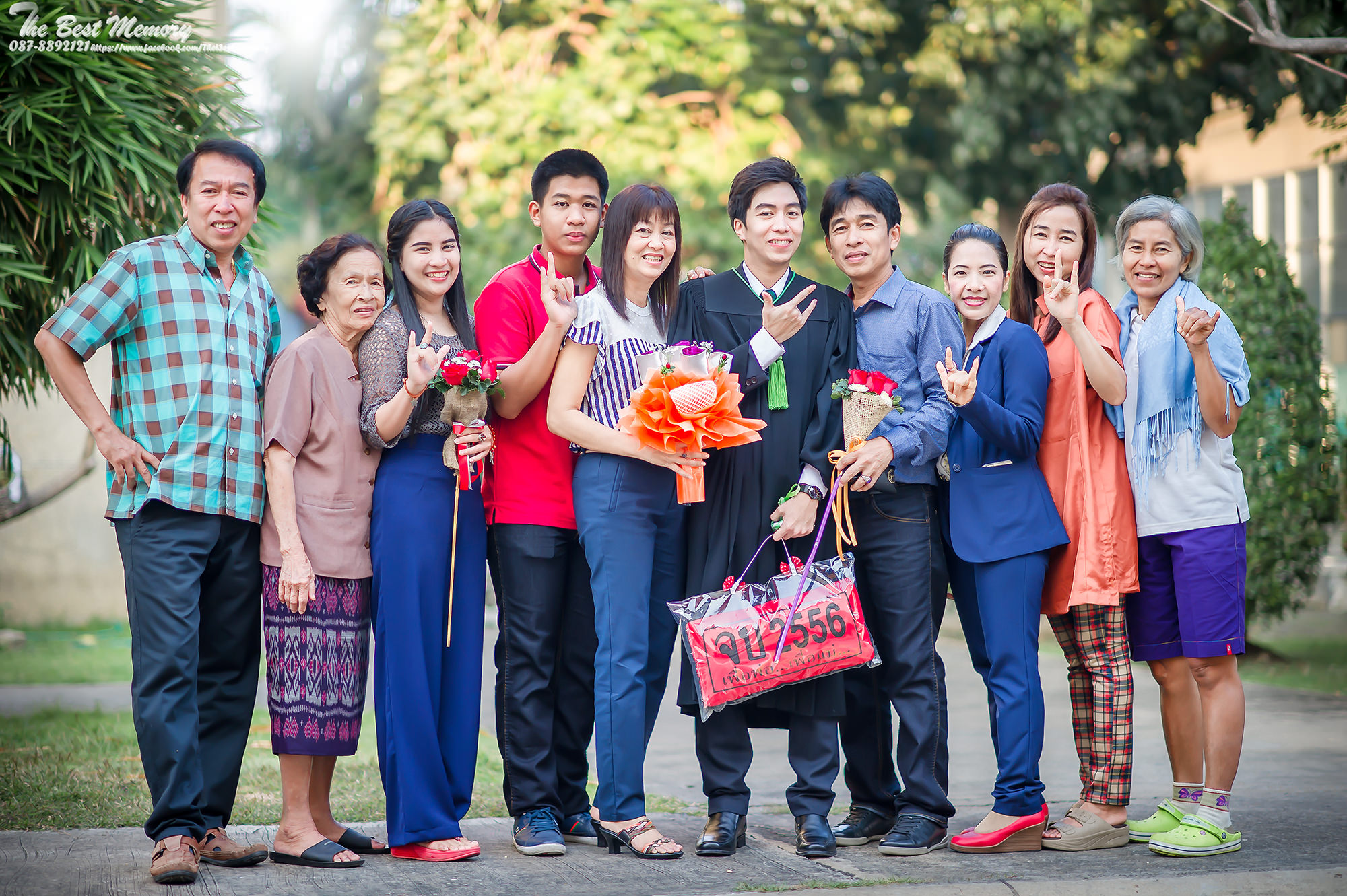 ช่างภาพรับปริญญา ถ่ายรูปรับปริญญา หาช่างภาพ ช่างกล้อง ถ่ายรูปรับปริญญานอกรอบ โดยทีมงานมืออาชีพ