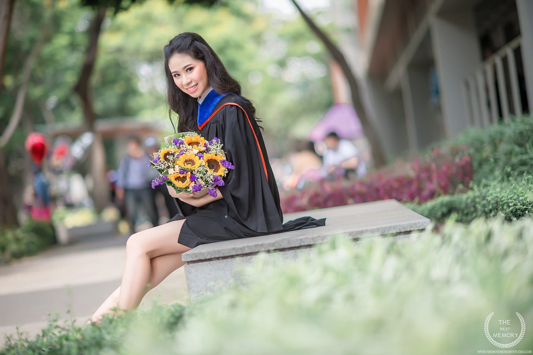 ช่างภาพรับปริญญา ถ่ายรูปรับปริญญา หาช่างภาพ ช่างกล้อง ถ่ายรูปรับปริญญานอกรอบ โดยทีมงานมืออาชีพ