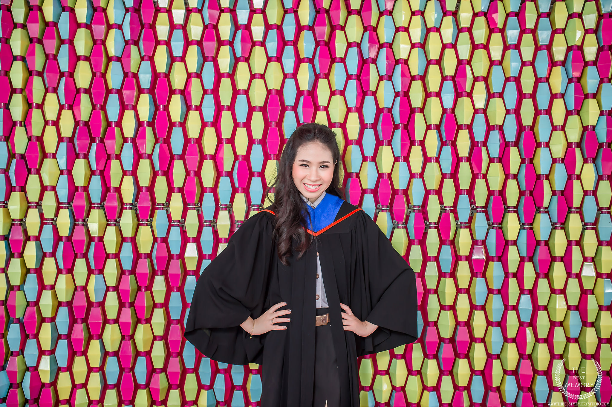 ช่างภาพรับปริญญา ถ่ายรูปรับปริญญา หาช่างภาพ ช่างกล้อง ถ่ายรูปรับปริญญานอกรอบ โดยทีมงานมืออาชีพ