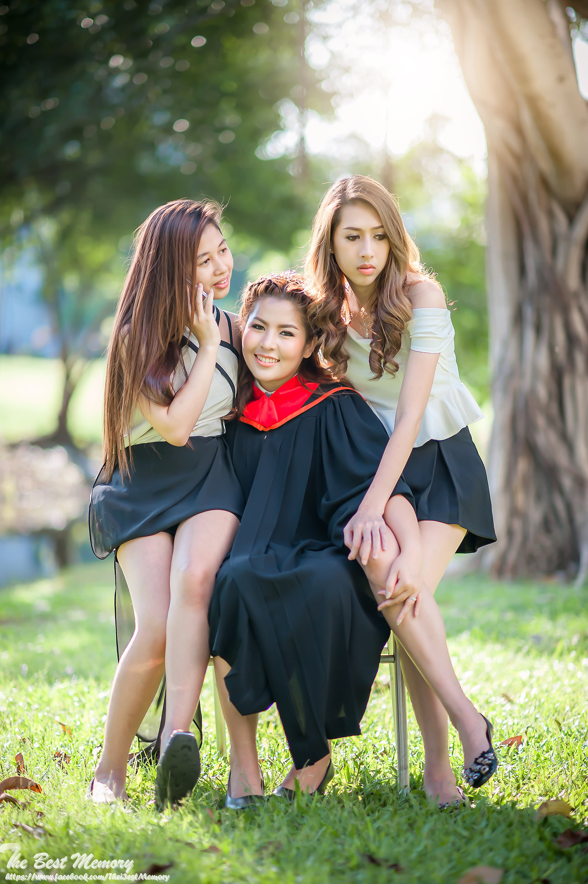 ช่างภาพรับปริญญา ถ่ายรูปรับปริญญา หาช่างภาพ ช่างกล้อง ถ่ายรูปรับปริญญานอกรอบ โดยทีมงานมืออาชีพ