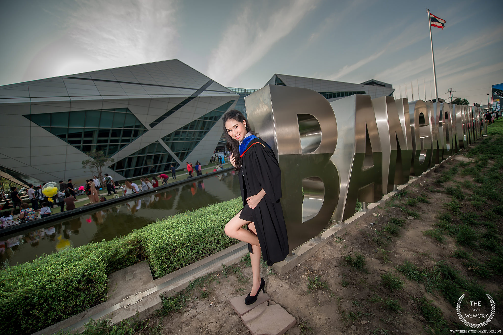 ช่างภาพรับปริญญา ถ่ายรูปรับปริญญา หาช่างภาพ ช่างกล้อง ถ่ายรูปรับปริญญานอกรอบ โดยทีมงานมืออาชีพ