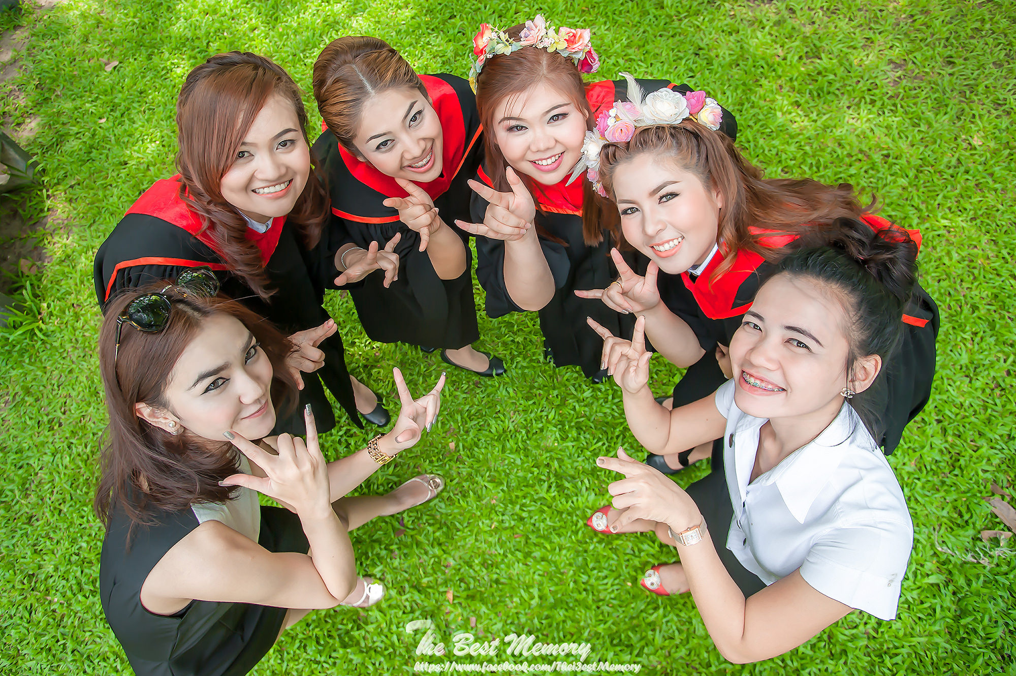 ช่างภาพรับปริญญา ถ่ายรูปรับปริญญา หาช่างภาพ ช่างกล้อง ถ่ายรูปรับปริญญานอกรอบ โดยทีมงานมืออาชีพ