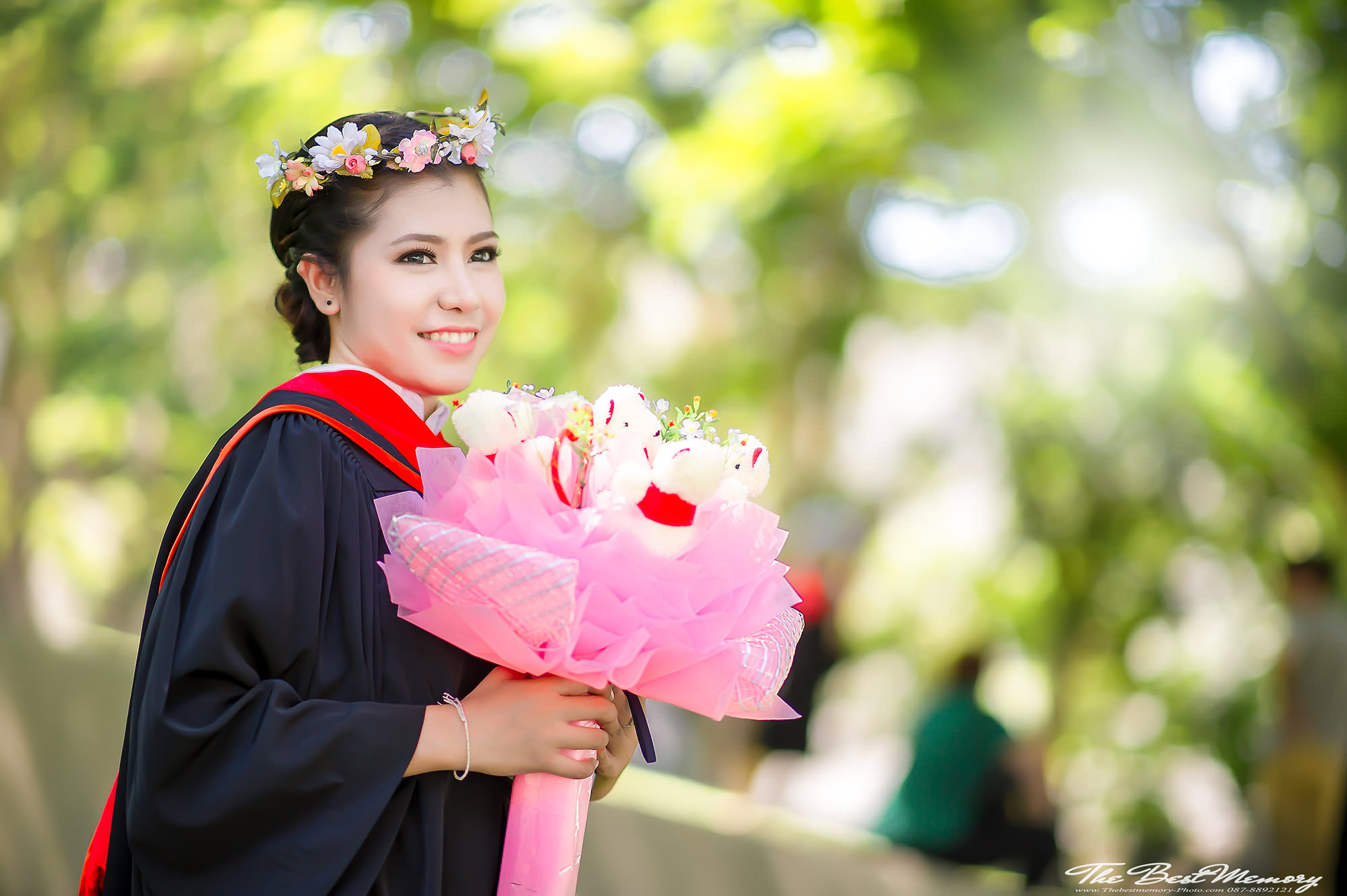 ช่างภาพรับปริญญา ถ่ายรูปรับปริญญา หาช่างภาพ ช่างกล้อง ถ่ายรูปรับปริญญานอกรอบ โดยทีมงานมืออาชีพ