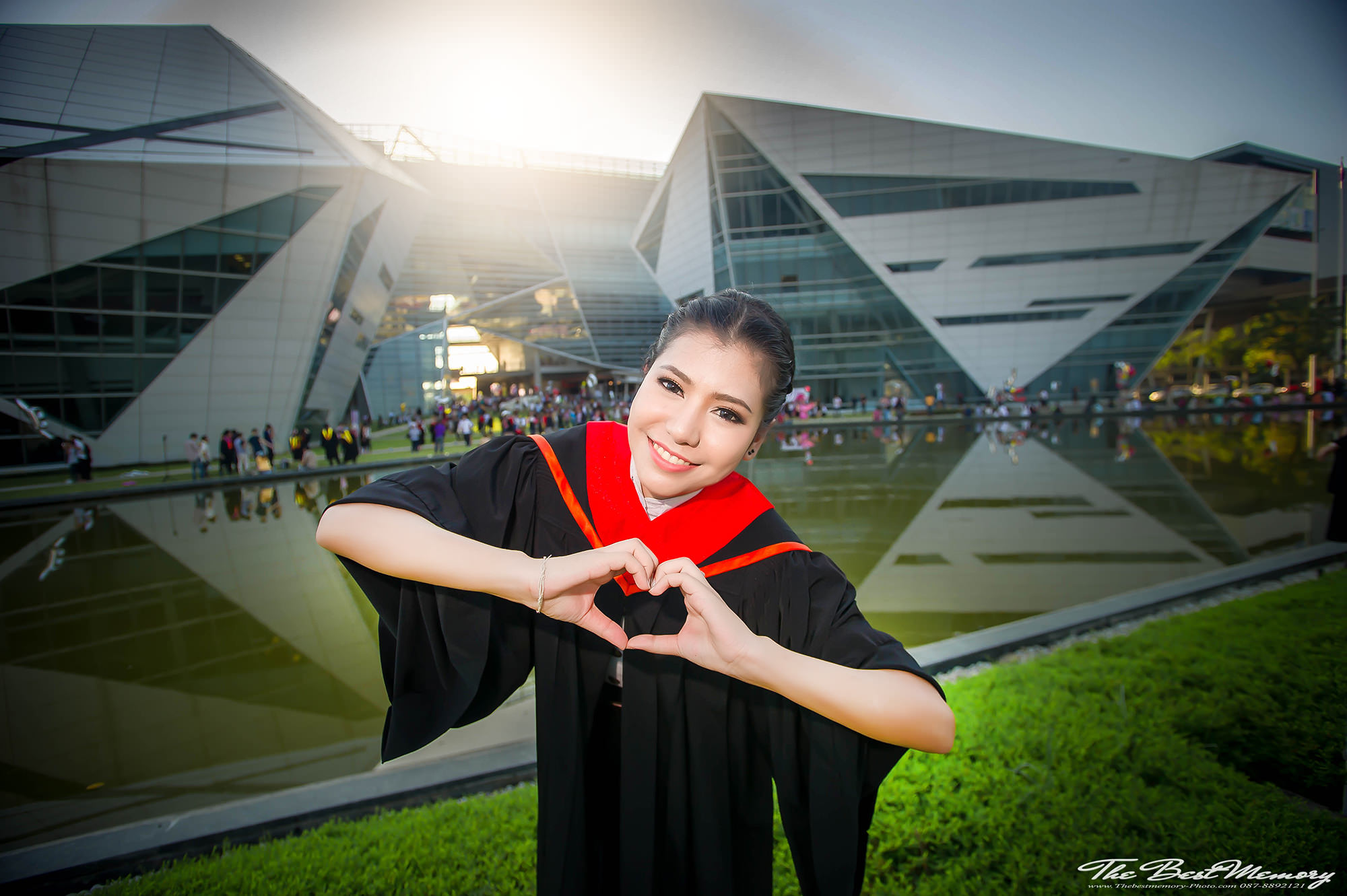 ช่างภาพรับปริญญา ถ่ายรูปรับปริญญา หาช่างภาพ ช่างกล้อง ถ่ายรูปรับปริญญานอกรอบ โดยทีมงานมืออาชีพ