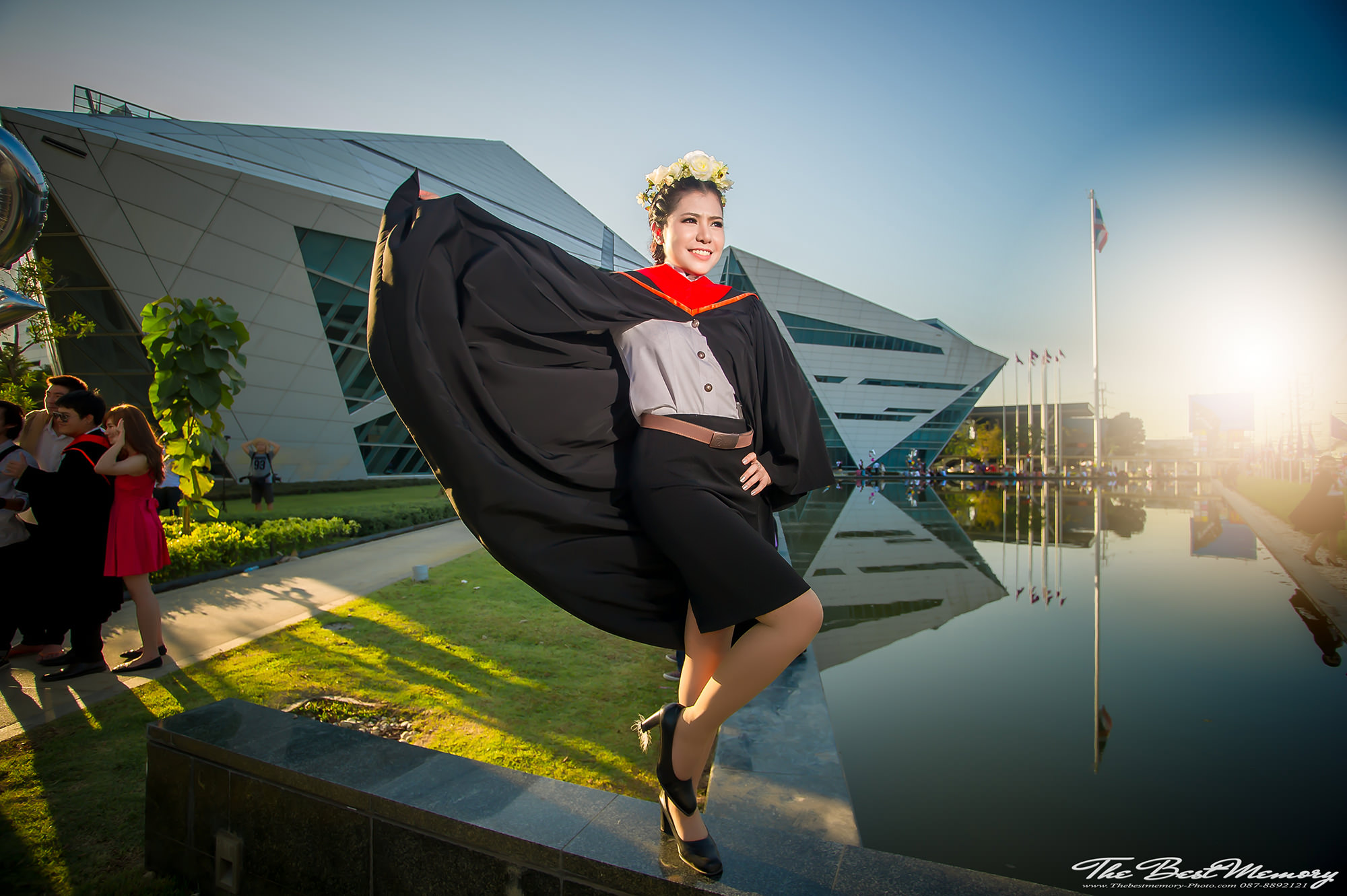 ช่างภาพรับปริญญา ถ่ายรูปรับปริญญา หาช่างภาพ ช่างกล้อง ถ่ายรูปรับปริญญานอกรอบ โดยทีมงานมืออาชีพ