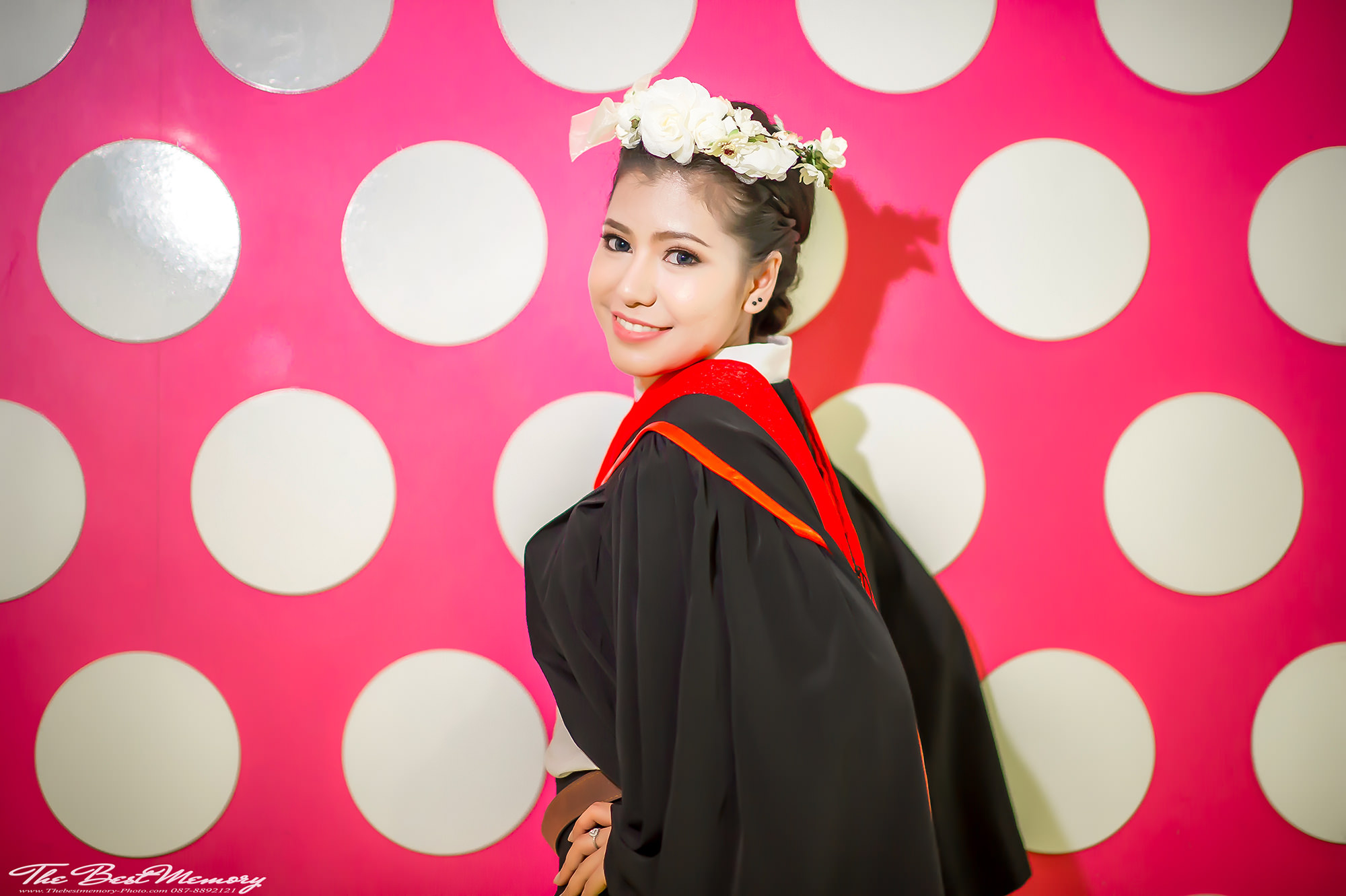 ช่างภาพรับปริญญา ถ่ายรูปรับปริญญา หาช่างภาพ ช่างกล้อง ถ่ายรูปรับปริญญานอกรอบ โดยทีมงานมืออาชีพ