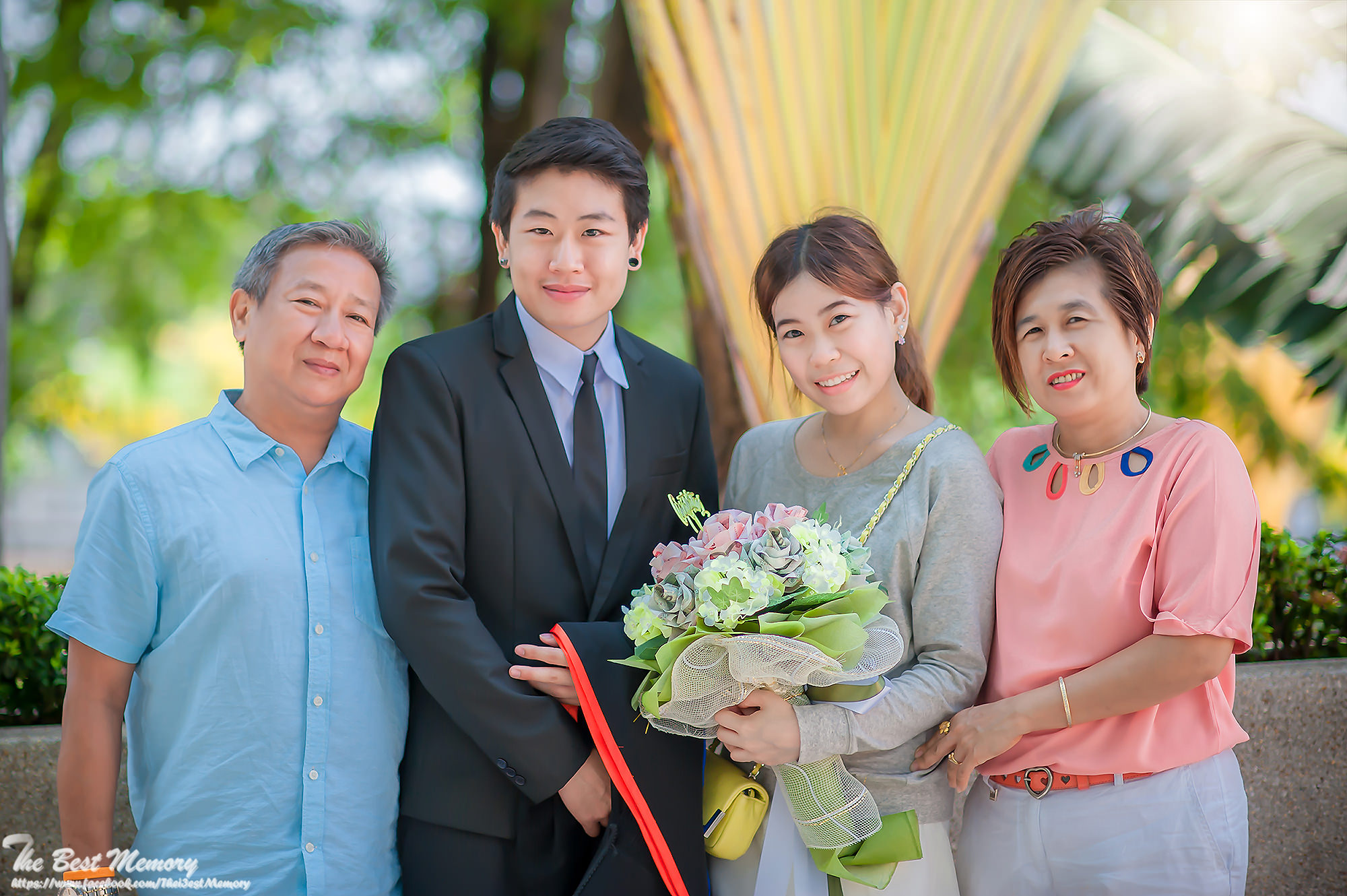ช่างภาพรับปริญญา ถ่ายรูปรับปริญญา หาช่างภาพ ช่างกล้อง ถ่ายรูปรับปริญญานอกรอบ โดยทีมงานมืออาชีพ