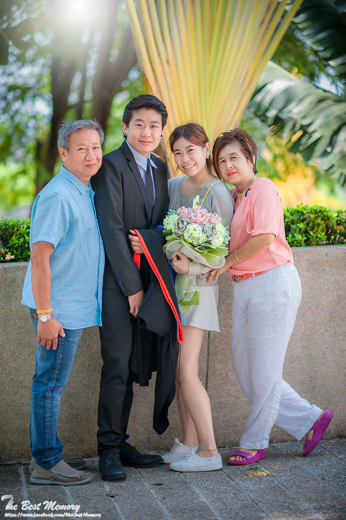 ช่างภาพรับปริญญา ถ่ายรูปรับปริญญา หาช่างภาพ ช่างกล้อง ถ่ายรูปรับปริญญานอกรอบ โดยทีมงานมืออาชีพ