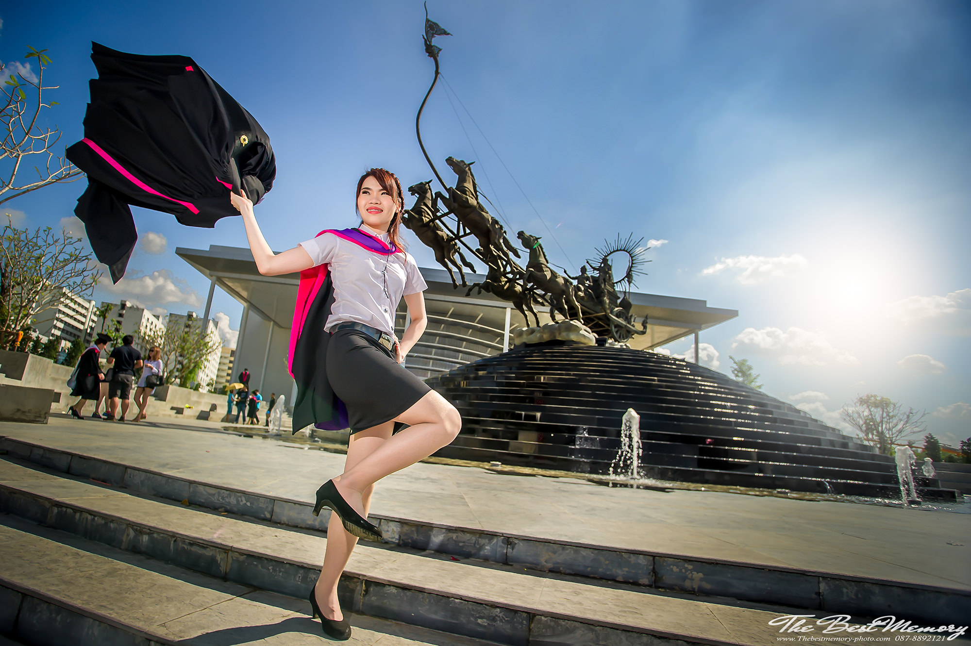 ช่างภาพรับปริญญา ถ่ายรูปรับปริญญา หาช่างภาพ ถ่ายรูปรับปริญญานอกรอบ